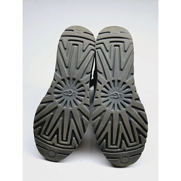 UGG Women 7 Winter Boot - Picture 5 of 10